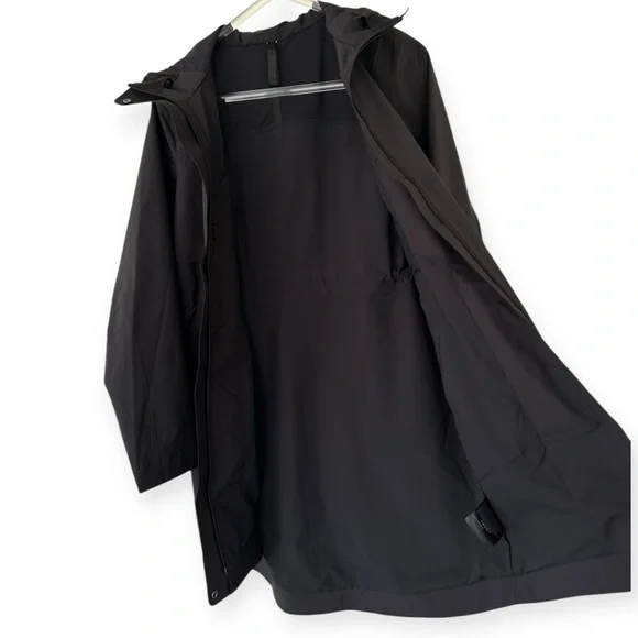 Lululemon • Rain Rebel Jacket
Black - Picture 6 of 16